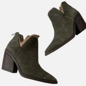 Vince Camuto - 7.5 Gigietta Dark Green Suede Bootie